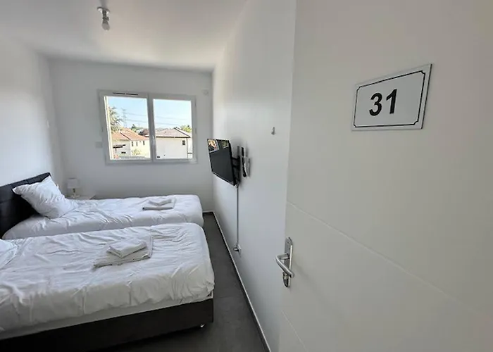Апартаменты House 30 With 5 Bedrooms Lechaffardcom